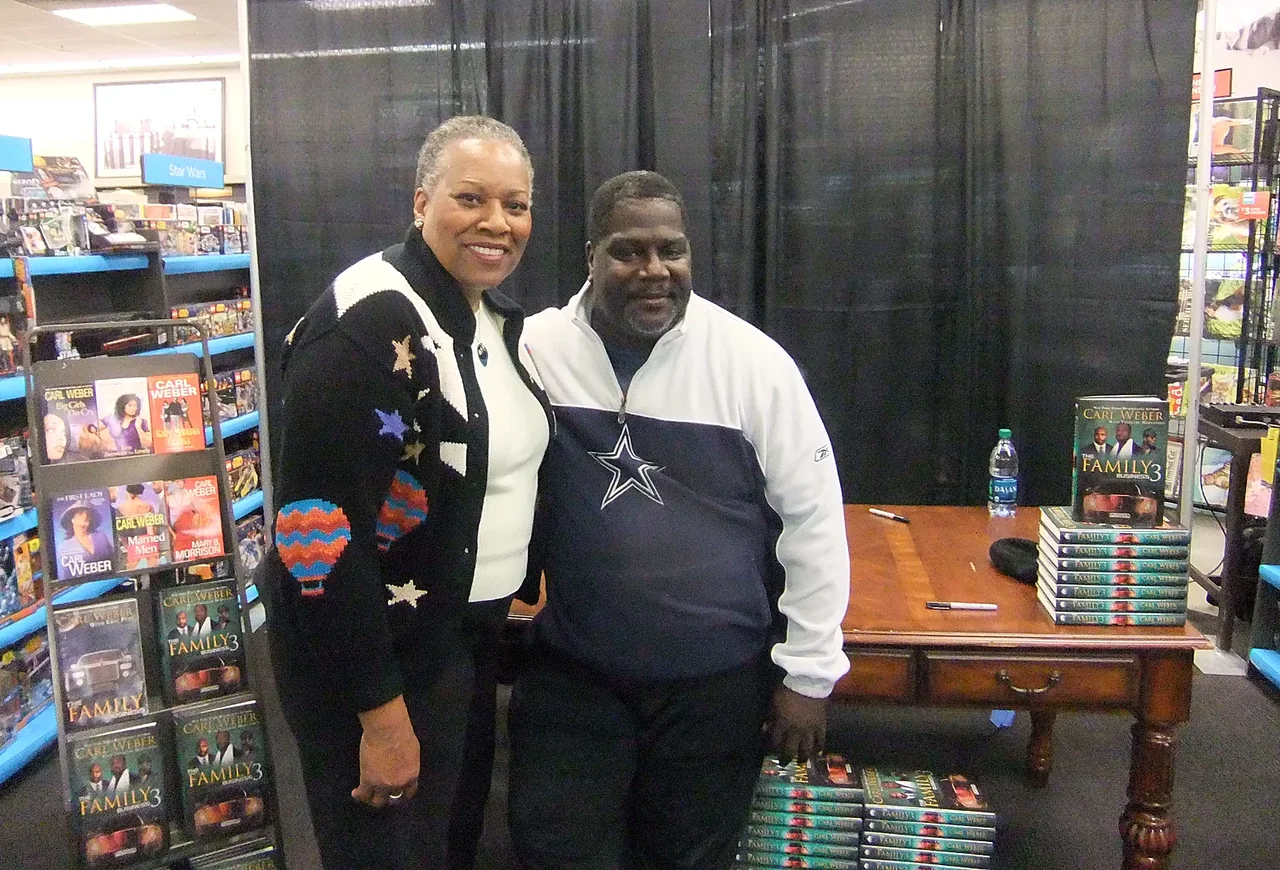 Maggie Linton with author Carl Weber at a book signing